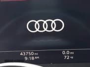 ✅ 2020 Audi A7 Premium Plus • VIN: WAUR2AF21LN042746 • Lot: 43270541. Wystawiony na IAAI z przebiegiem 43 750 mil. Bezpłatny archiwum sprzedaży aukcyjnych z USA i szczegółowy raport historii pojazdu na DreamBid. Zdjęcie 15.