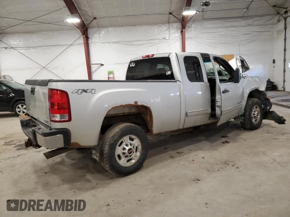 ✅ 2011 GMC Sierra 2500HD SLE • VIN: 1GT220CG9BZ228024 • Lot: 48848405. Wystawiony na Copart z przebiegiem Nie podano. Bezpłatny archiwum sprzedaży aukcyjnych z USA i szczegółowy raport historii pojazdu na DreamBid. Zdjęcie 3.