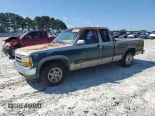 1994 Dodge Dakota z VIN 1B7GL23Y6RS602230, wystawiony jako Copart lot #65988615 z przebiegiem 224 632 mil mil oraz Czysty tytuł • Clean title. Historia ofert i sprzedaży dostępna na DreamBid. Obrazek 1.