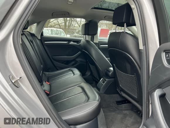 ✅ 2016 Audi A3 Premium • VIN: WAUB8GFF3G1038409 • Lot: 42143505. Wystawiony na IAAI z przebiegiem 182 222 mil. Bezpłatny archiwum sprzedaży aukcyjnych z USA i szczegółowy raport historii pojazdu na DreamBid. Zdjęcie 7.