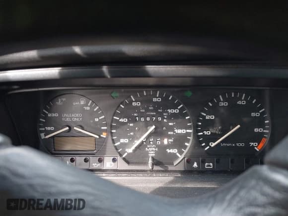 ✅ 1991 Volkswagen Passat • VIN: WVWFB4315ME035691 • Lot: 41627396. Wystawiony na IAAI z przebiegiem 168 795 mil. Bezpłatny archiwum sprzedaży aukcyjnych z USA i szczegółowy raport historii pojazdu na DreamBid. Zdjęcie 7.