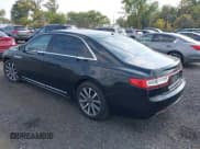 ✅ 2017 Lincoln Continental Livery • VIN: 1LN6L9HK4H5608822 • Lot: 43274243. Wystawiony na IAAI z przebiegiem 290 655 mil. Bezpłatny archiwum sprzedaży aukcyjnych z USA i szczegółowy raport historii pojazdu na DreamBid. Zdjęcie 3.