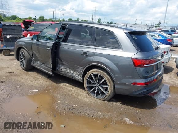 ✅ 2021 Audi Q7 Prestige • VIN: WA1VXAF7XMD024021 • Lot: 42931320. Wystawiony na IAAI z przebiegiem 92 213 mil. Bezpłatny archiwum sprzedaży aukcyjnych z USA i szczegółowy raport historii pojazdu na DreamBid. Zdjęcie 3.