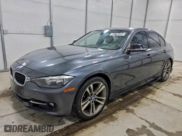 ✅ 2013 BMW 3 Series 328i • VIN: WBA3A5G57DNP25562 • Lot: 89736405. Wystawiony na Copart z przebiegiem 131 065 mil. Bezpłatny archiwum sprzedaży aukcyjnych z USA i szczegółowy raport historii pojazdu na DreamBid. Zdjęcie 1.
