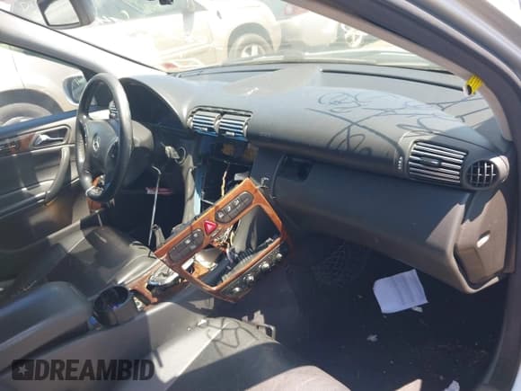 ✅ 2001 Mercedes-Benz C 230/260/280/320 • VIN: WDBRF61J91F098510 • Lot: 39366583. Wystawiony na IAAI z przebiegiem Nie podano. Bezpłatny archiwum sprzedaży aukcyjnych z USA i szczegółowy raport historii pojazdu na DreamBid. Zdjęcie 5.