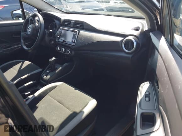 ✅ 2025 Nissan Versa S • VIN: 3N1CN8DV2SL823394 • Lot: 43229815. Wystawiony na IAAI z przebiegiem 3 488 mil. Bezpłatny archiwum sprzedaży aukcyjnych z USA i szczegółowy raport historii pojazdu na DreamBid. Zdjęcie 5.