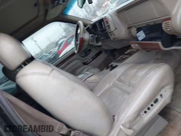 ✅ 2000 Cadillac Escalade • VIN: 1GYEK63R8YR188250 • Lot: 41412615. Listed on IAAI with 190,542 mi. Free auction sales archive from the USA and detailed vehicle history report at DreamBid. Image 5.