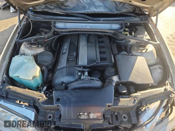 2001 BMW 3 Series 325i z VIN WBAAV334X1EE76332, wystawiony jako Copart lot #89450135 z przebiegiem 195 138 mil mil oraz Szkoda całkowita • Salvage title. Historia ofert i sprzedaży dostępna na DreamBid. Obrazek 11.