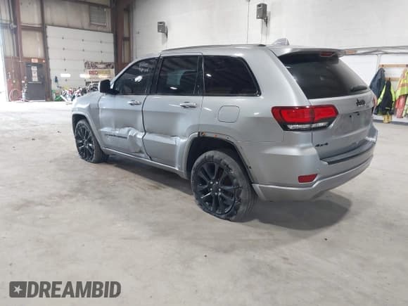 ✅ 2018 Jeep Grand Cherokee Altitude • VIN: 1C4RJFAG1JC249720 • Lot: 42396958. Wystawiony na IAAI z przebiegiem 93 209 mil. Bezpłatny archiwum sprzedaży aukcyjnych z USA i szczegółowy raport historii pojazdu na DreamBid. Zdjęcie 3.