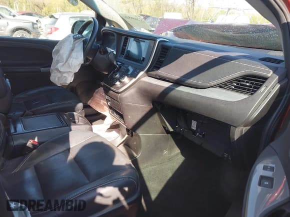 ✅ 2015 Toyota Sienna SE • VIN: 5TDXK3DC6FS528503 • Lot: 42036548. Wystawiony na IAAI z przebiegiem 150 675 mil. Bezpłatny archiwum sprzedaży aukcyjnych z USA i szczegółowy raport historii pojazdu na DreamBid. Zdjęcie 5.