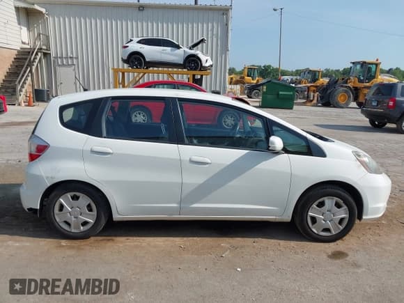 ✅ 2013 Honda Fit • VIN: JHMGE8H38DC067106 • Лот: 42920739. Опубликован ранее на IAAI с пробегом 83 131 миль. Бесплатный доступ к архиву аукционных продаж из США и подробный отчёт об истории автомобиля на DreamBid. Изображение 13.