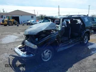 ✅ 2000 Chevrolet Blazer LT • VIN: 1GNDT13W8Y2280580 • Lot: 41901975. Wystawiony na IAAI z przebiegiem 236 736 mil. Bezpłatny archiwum sprzedaży aukcyjnych z USA i szczegółowy raport historii pojazdu na DreamBid. Zdjęcie 2.