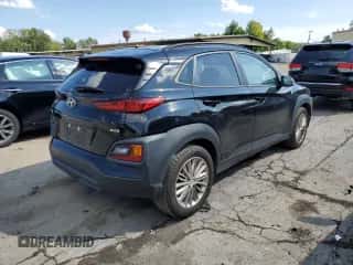 ✅ 2018 Hyundai Kona SEL • VIN: KM8K2CAA5JU082633 • Lot: 65828513. Wystawiony na Copart z przebiegiem 107 992 mil mil. Skorzystaj z bezpłatnego archiwum sprzedaży aukcyjnych z USA i zobacz szczegółowy raport historii pojazdu na DreamBid. Zdjęcie 3.