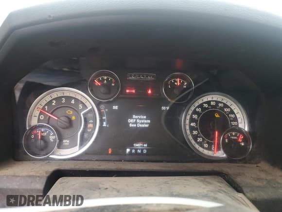 ✅ 2018 Ram 2500 Big Horn • VIN: 3C6UR5JL1JG139815 • Lot: 82490775. Listed on Copart with 134,571 mi. Free auction sales archive from the USA and detailed vehicle history report at DreamBid. Image 9.