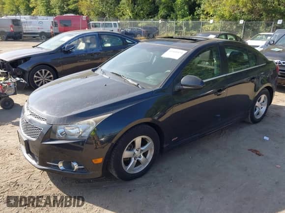 ✅ 2013 Chevrolet Cruze 1LT • VIN: 1G1PC5SB1D7136127 • Lot: 43345973. Wystawiony na IAAI z przebiegiem 83 312 mil mil. Skorzystaj z bezpłatnego archiwum sprzedaży aukcyjnych z USA i zobacz szczegółowy raport historii pojazdu na DreamBid. Zdjęcie 2.