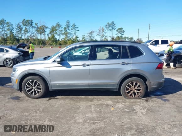 ✅ 2020 Volkswagen Tiguan SE • VIN: 3VV3B7AX4LM058983 • Lot: 43642498. Wystawiony na IAAI z przebiegiem 124 683 mil. Bezpłatny archiwum sprzedaży aukcyjnych z USA i szczegółowy raport historii pojazdu na DreamBid. Zdjęcie 14.