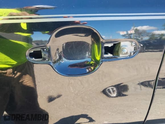 ✅ 2015 Kia Sorento LX • VIN: 5XYKT3A60FG633394 • Lot: 43468565. Listed on IAAI with 186,355 mi. Free auction sales archive from the USA and detailed vehicle history report at DreamBid. Image 12.