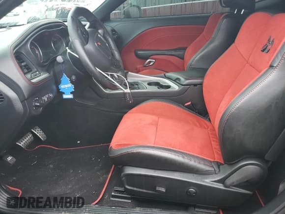 ✅ 2022 Dodge Challenger R/T Scat Pack Widebody • VIN: 2C3CDZFJ8NH246856 • Lot: 39594224. Wystawiony na Copart z przebiegiem 9 996 mil. Bezpłatny archiwum sprzedaży aukcyjnych z USA i szczegółowy raport historii pojazdu na DreamBid. Zdjęcie 7.