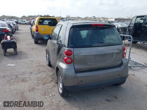 ✅ 2009 Smart fortwo Pure • VIN: WMEEJ31XX9K266564 • Lot: 41756278. Wystawiony na IAAI z przebiegiem 115 882 mil. Bezpłatny archiwum sprzedaży aukcyjnych z USA i szczegółowy raport historii pojazdu na DreamBid. Zdjęcie 3.