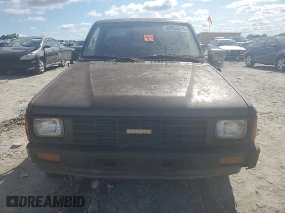 ✅ 1986 Toyota Pickup • VIN: JT4RN50R7G0181273 • Lot: 65836015. Listed on Copart with 259,402 mi. Free auction sales archive from the USA and detailed vehicle history report at DreamBid. Image 5.