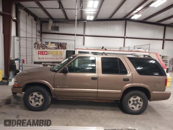 ✅ 2004 Chevrolet Blazer LS • VIN: 1GNDT13X94K133526 • Lot: 41582292. Wystawiony na IAAI z przebiegiem 177 686 mil. Bezpłatny archiwum sprzedaży aukcyjnych z USA i szczegółowy raport historii pojazdu na DreamBid. Zdjęcie 17.