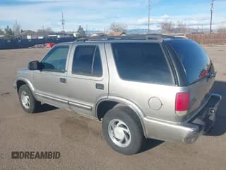 ✅ 2001 Chevrolet Blazer LT • VIN: 1GNDT13W012114656 • Lot: 41659020. Wystawiony na IAAI z przebiegiem 149 713 mil. Bezpłatny archiwum sprzedaży aukcyjnych z USA i szczegółowy raport historii pojazdu na DreamBid. Zdjęcie 3.