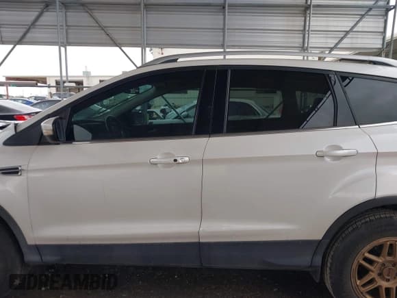 ✅ 2015 Ford Escape Titanium • VIN: 1FMCU0J91FUA27610 • Lot: 42095995. Listed on IAAI with 122,521 mi. Free auction sales archive from the USA and detailed vehicle history report at DreamBid. Image 15.