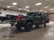 ✅ 2003 Chevrolet Silverado 2500HD LS • VIN: 1GCHK29G33E158624 • Lot: 42108017. Wystawiony na IAAI z przebiegiem 174 462 mil. Bezpłatny archiwum sprzedaży aukcyjnych z USA i szczegółowy raport historii pojazdu na DreamBid. Zdjęcie 4.