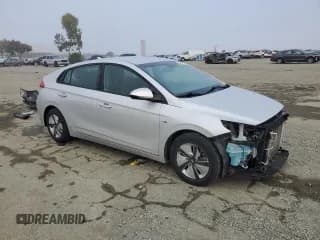 ✅ 2018 Hyundai Ioniq Blue • VIN: KMHC65LC4JU073571 • Lot: 46616105. Wystawiony na Copart z przebiegiem 75 213 mil. Bezpłatny archiwum sprzedaży aukcyjnych z USA i szczegółowy raport historii pojazdu na DreamBid. Zdjęcie 4.