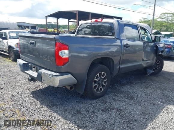 ✅ 2017 Toyota Tundra SR5 • VIN: 5TFDY5F12HX649583 • Lot: 43518613. Listed on IAAI with 103,772 mi. Free auction sales archive from the USA and detailed vehicle history report at DreamBid. Image 4.