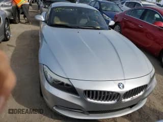 ✅ 2013 BMW Z4 sDrive35i • VIN: WBALM7C57DE385631 • Lot: 75003554. Wystawiony na Copart z przebiegiem Nie podano. Bezpłatny archiwum sprzedaży aukcyjnych z USA i szczegółowy raport historii pojazdu na DreamBid. Zdjęcie 5.