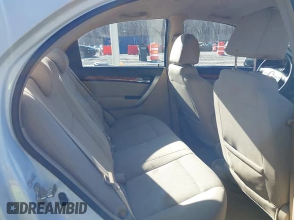 ✅ 2011 Chevrolet Aveo 1LT • VIN: KL1TD5DE2BB136388 • Lot: 41584708. Wystawiony na IAAI z przebiegiem 114 694 mil. Bezpłatny archiwum sprzedaży aukcyjnych z USA i szczegółowy raport historii pojazdu na DreamBid. Zdjęcie 8.