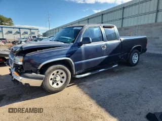 ✅ 2005 Chevrolet Silverado 1500 Work Truck • VIN: 1GCEC19X15Z274555 • Лот: 81807615. Опубликован ранее на Copart с пробегом 88 801 миль. Бесплатный доступ к архиву аукционных продаж из США и подробный отчёт об истории автомобиля на DreamBid. Изображение 1.
