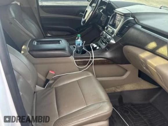 ✅ 2016 Chevrolet Suburban LT • VIN: 1GNSCHKC8GR439806 • Lot: 79976894. Wystawiony na Copart z przebiegiem 138 788 mil. Bezpłatny archiwum sprzedaży aukcyjnych z USA i szczegółowy raport historii pojazdu na DreamBid. Zdjęcie 5.