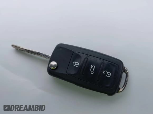 ✅ 2012 Volkswagen Passat SE • VIN: 1VWBP7A3XCC056095 • Lot: 43680865. Listed on IAAI with 152,783 mi. Free auction sales archive from the USA and detailed vehicle history report at DreamBid. Image 11.