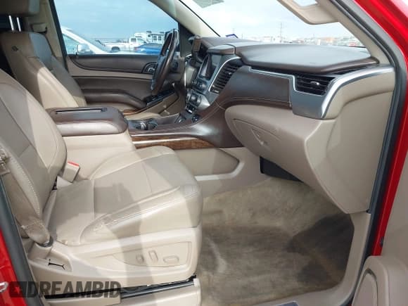 ✅ 2015 Chevrolet Suburban LT • VIN: 1GNSKJKC9FR146943 • Lot: 42941037. Wystawiony na IAAI z przebiegiem 250 883 mil. Bezpłatny archiwum sprzedaży aukcyjnych z USA i szczegółowy raport historii pojazdu na DreamBid. Zdjęcie 5.