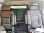 2019 Chevrolet Tahoe Premier z VIN 1GNSKCKJ6KR109319, wystawiony jako Copart lot #60488715 z przebiegiem 96 580 mil mil oraz Szkoda całkowita • Salvage title. Historia ofert i sprzedaży dostępna na DreamBid. Obrazek 10.