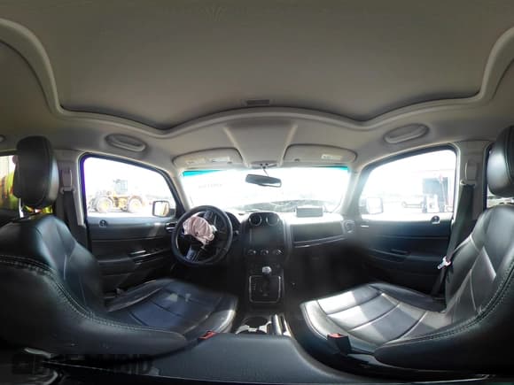 ✅ 2016 Jeep Patriot High Altitude • VIN: 1C4NJPFA2GD612411 • Lot: 42921391. Wystawiony na IAAI z przebiegiem 121 746 mil. Bezpłatny archiwum sprzedaży aukcyjnych z USA i szczegółowy raport historii pojazdu na DreamBid. Zdjęcie 20.