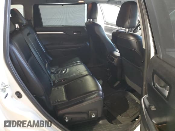 ✅ 2014 Toyota Highlander XLE • VIN: 5TDJKRFHXES018879 • Lot: 86688815. Listed on Copart with 98,275 mi. Free auction sales archive from the USA and detailed vehicle history report at DreamBid. Image 11.