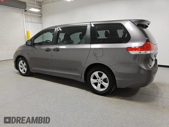 ✅ 2014 Toyota Sienna L • VIN: 5TDZK3DC1ES514595 • Lot: 91253725. Listed on Copart with 62,470 mi. Free auction sales archive from the USA and detailed vehicle history report at DreamBid. Image 2.
