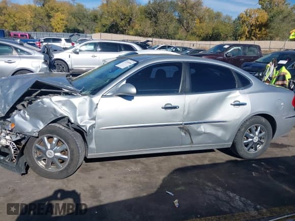 ✅ 2009 Buick LaCrosse CXL • VIN: 2G4WD582191144784 • Lot: 43538996. Wystawiony na IAAI z przebiegiem 239 800 mil. Bezpłatny archiwum sprzedaży aukcyjnych z USA i szczegółowy raport historii pojazdu na DreamBid. Zdjęcie 15.