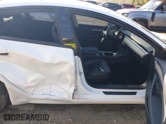 ✅ 2023 Tesla Model 3 • VIN: 5YJ3E1EA8PF489152 • Lot: 43299736. Wystawiony na IAAI z przebiegiem 133 745 mil. Bezpłatny archiwum sprzedaży aukcyjnych z USA i szczegółowy raport historii pojazdu na DreamBid. Zdjęcie 5.