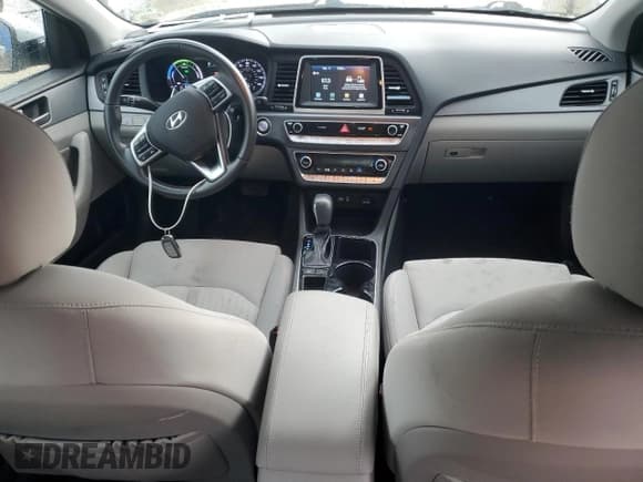 ✅ 2019 Hyundai Sonata • VIN: KMHE14L27KA093101 • Лот: 69629844. Опубликован ранее на Copart с пробегом 34 147 миль. Бесплатный доступ к архиву аукционных продаж из США и подробный отчёт об истории автомобиля на DreamBid. Изображение 8.