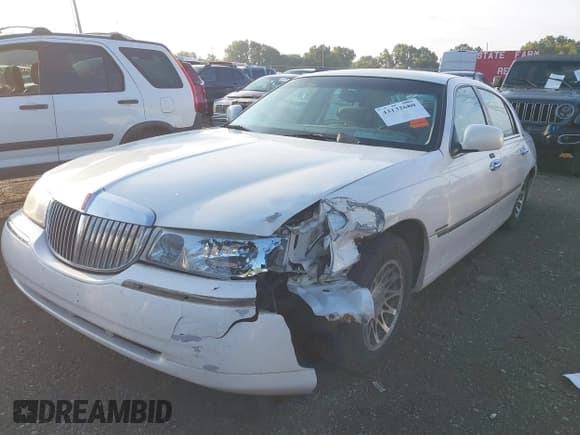 ✅ 2001 Lincoln Town Car Signature • VIN: 1LNHM82W61Y687099 • Лот: 43132680. Опубликован ранее на IAAI с пробегом 146 428 миль. Бесплатный доступ к архиву аукционных продаж из США и подробный отчёт об истории автомобиля на DreamBid. Изображение 17.