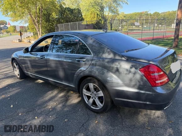 ✅ 2011 Mercedes-Benz S 550 • VIN: WDDNG8GB1BA419906 • Лот: 86699065. Опубликован ранее на Copart с пробегом 112 894 миль. Бесплатный доступ к архиву аукционных продаж из США и подробный отчёт об истории автомобиля на DreamBid. Изображение 3.