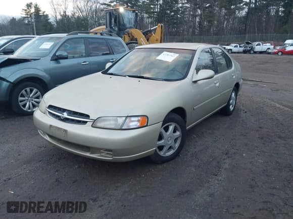 ✅ 1998 Nissan Altima XE • VIN: 1N4DL01D3WC224337 • Lot: 43787343. Wystawiony na IAAI z przebiegiem 82 470 mil. Bezpłatny archiwum sprzedaży aukcyjnych z USA i szczegółowy raport historii pojazdu na DreamBid. Zdjęcie 2.