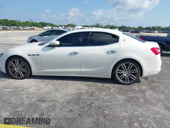 ✅ 2019 Maserati Ghibli S GranLusso • VIN: ZAM57YSL3K1312748 • Лот: 43060846. Опубликован ранее на IAAI с пробегом 48 356 миль. Бесплатный доступ к архиву аукционных продаж из США и подробный отчёт об истории автомобиля на DreamBid. Изображение 14.