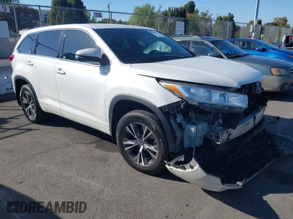 ✅ 2017 Toyota Highlander LE • VIN: 5TDZZRFH8HS190721 • Lot: 43401271. Wystawiony na IAAI z przebiegiem 160 834 mil. Bezpłatny archiwum sprzedaży aukcyjnych z USA i szczegółowy raport historii pojazdu na DreamBid. Zdjęcie 1.