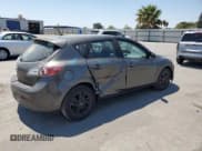 ✅ 2013 Mazda 3 i Touring • VIN: JM1BL1LP3D1767999 • Лот: 68495395. Опубликован ранее на Copart с пробегом 150 305 миль. Бесплатный доступ к архиву аукционных продаж из США и подробный отчёт об истории автомобиля на DreamBid. Изображение 3.