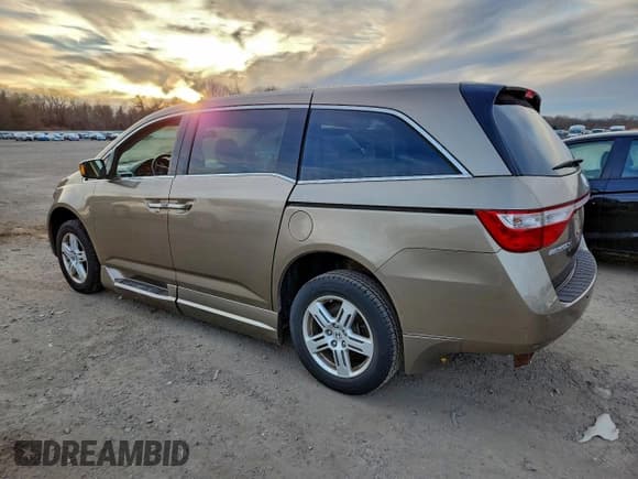 ✅ 2012 Honda Odyssey Touring • VIN: 5FNRL5H95CB004484 • Lot: 96341915. Listed on Copart with 123,591 mi. Free auction sales archive from the USA and detailed vehicle history report at DreamBid. Image 2.